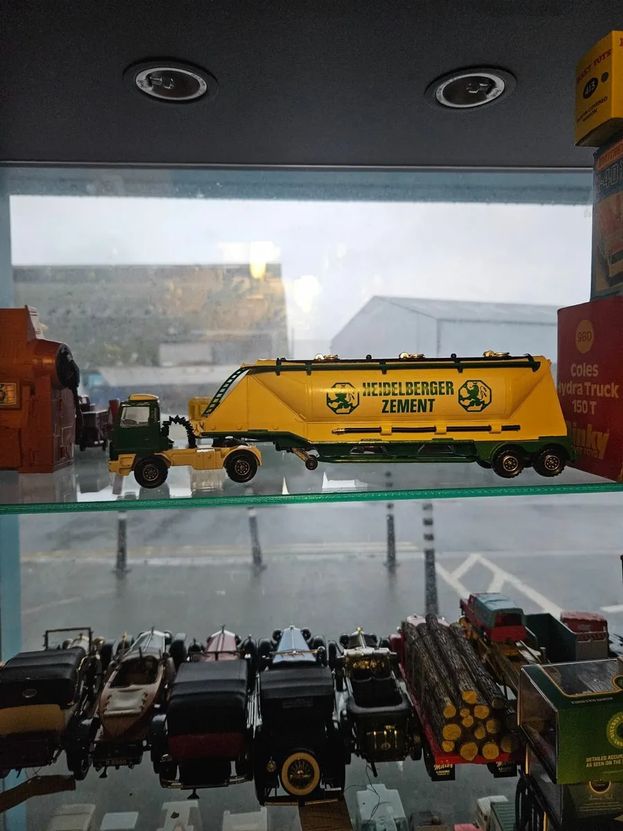 Matchbox Superkings Bedford Truck and Trailer - Image 1