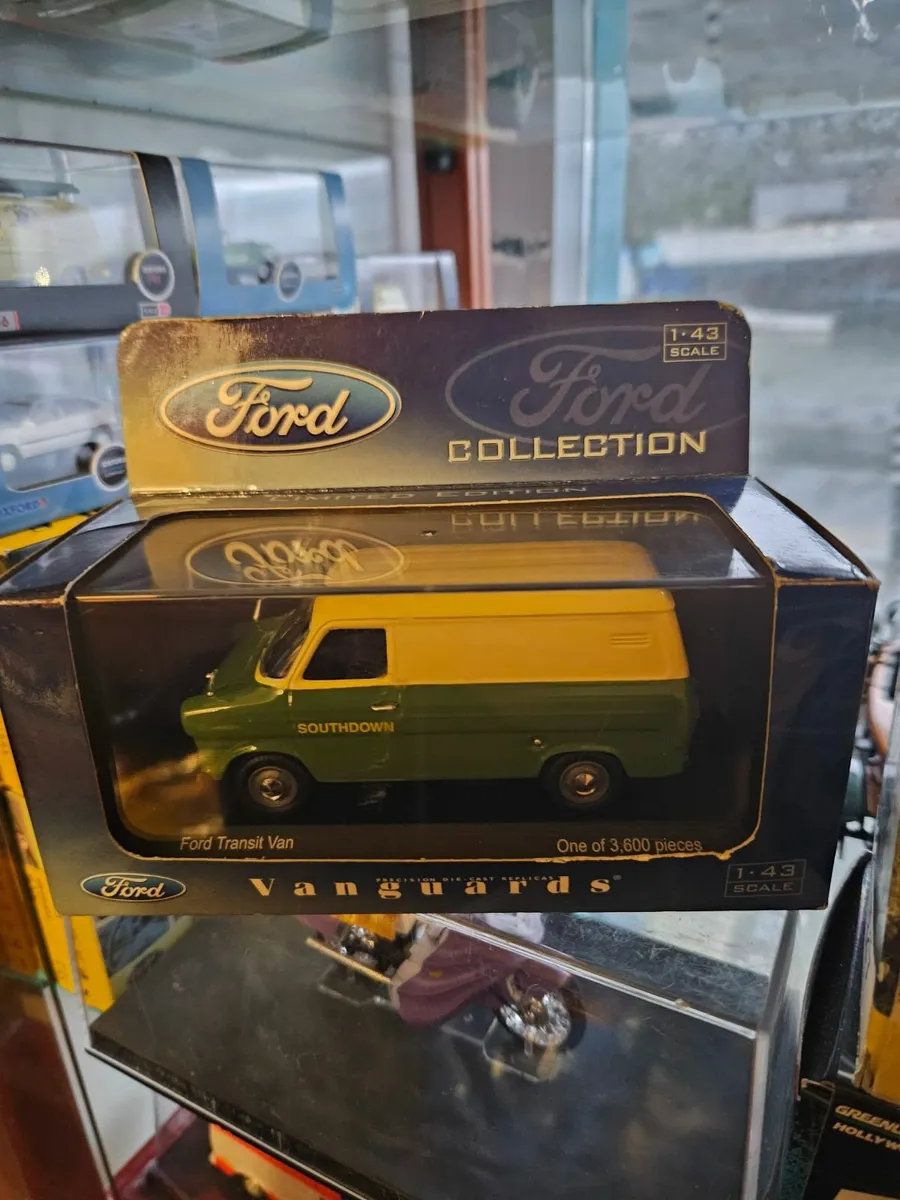 Corgi Vanguards Ford Transit Van - Image 1