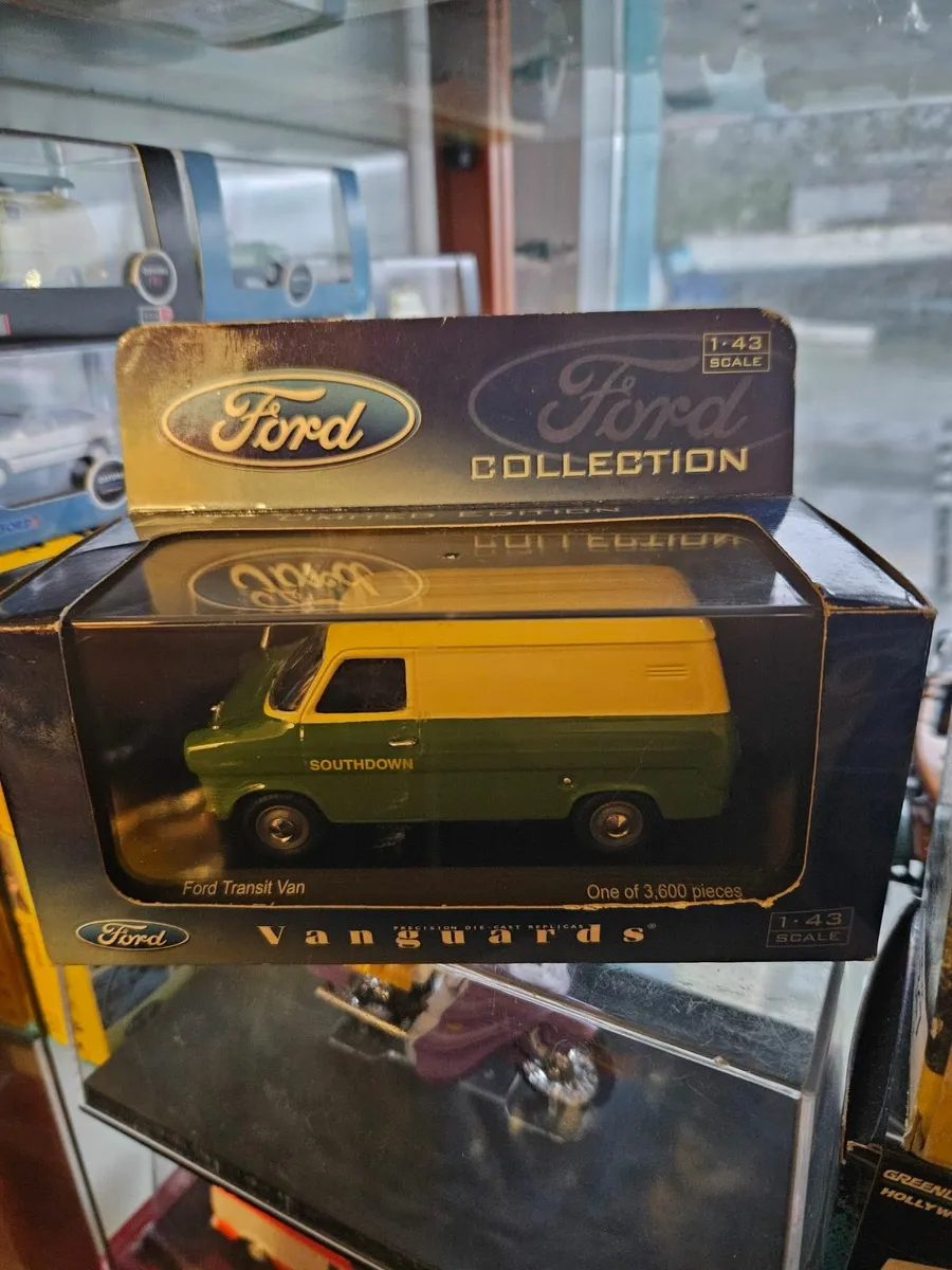 Corgi Vanguards Ford Transit Van - Image 2