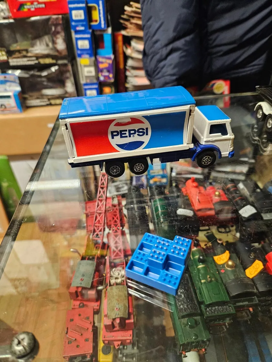 Matchbox Superkings Pepsi Cola Truck - Image 2