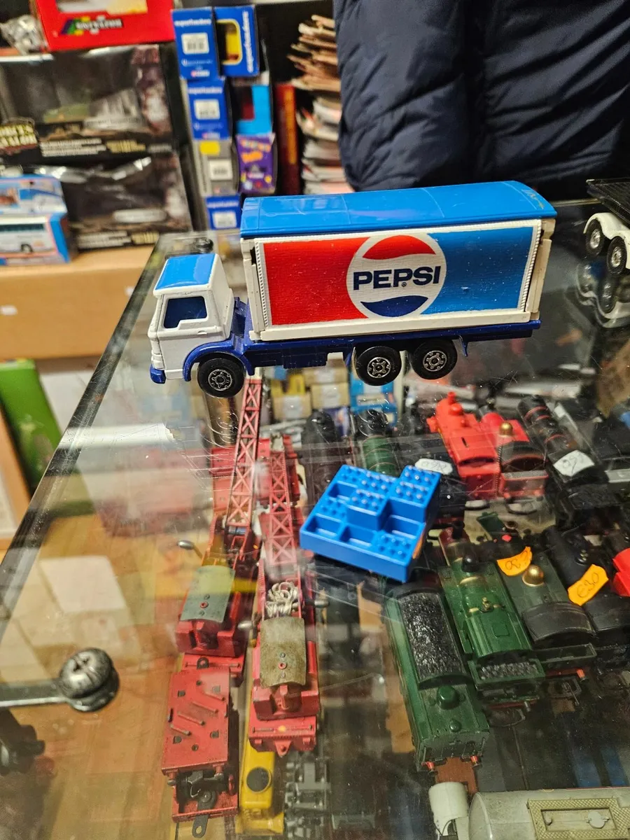 Matchbox Superkings Pepsi Cola Truck - Image 3