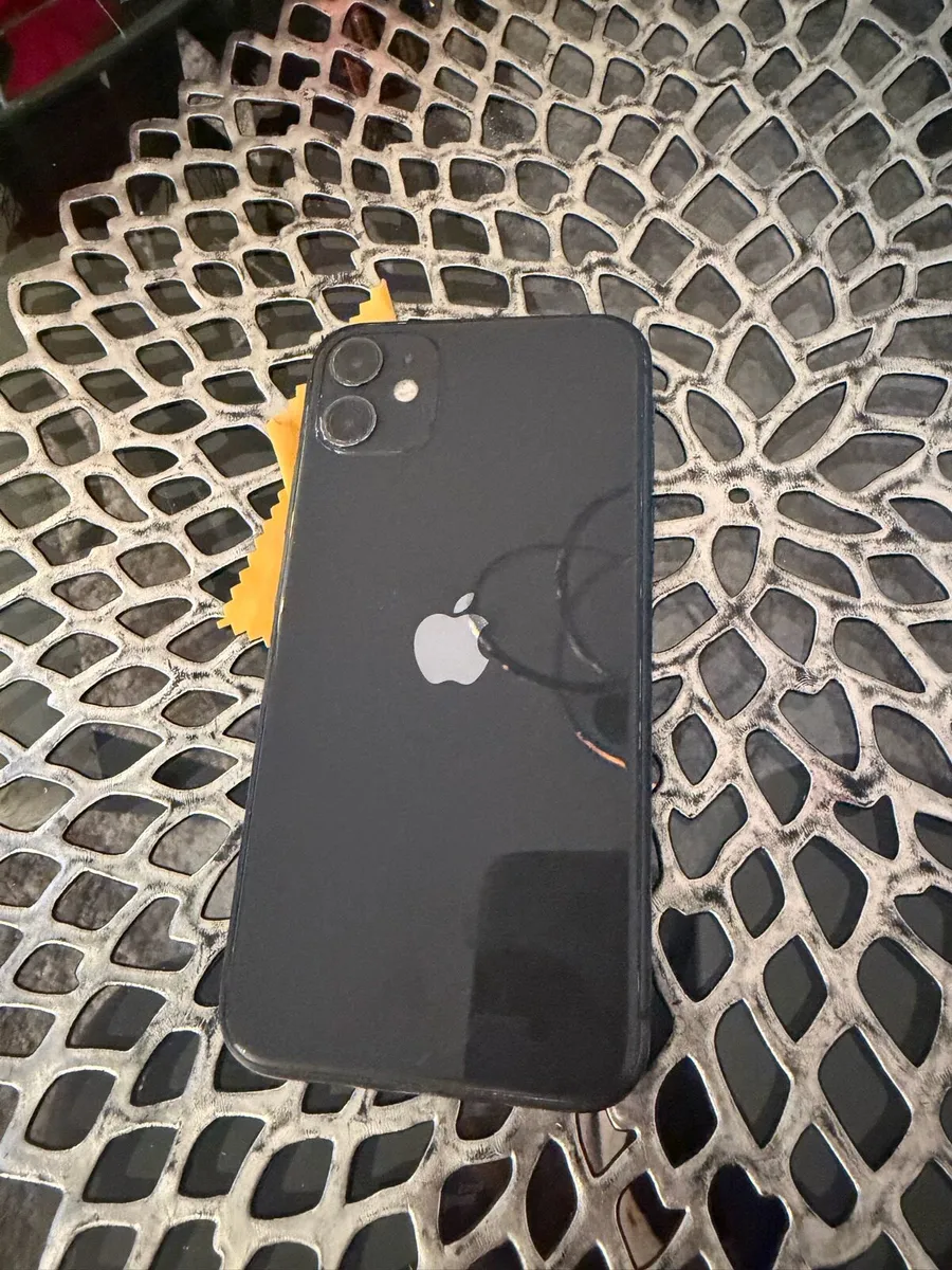 iPhone 11 - Image 3