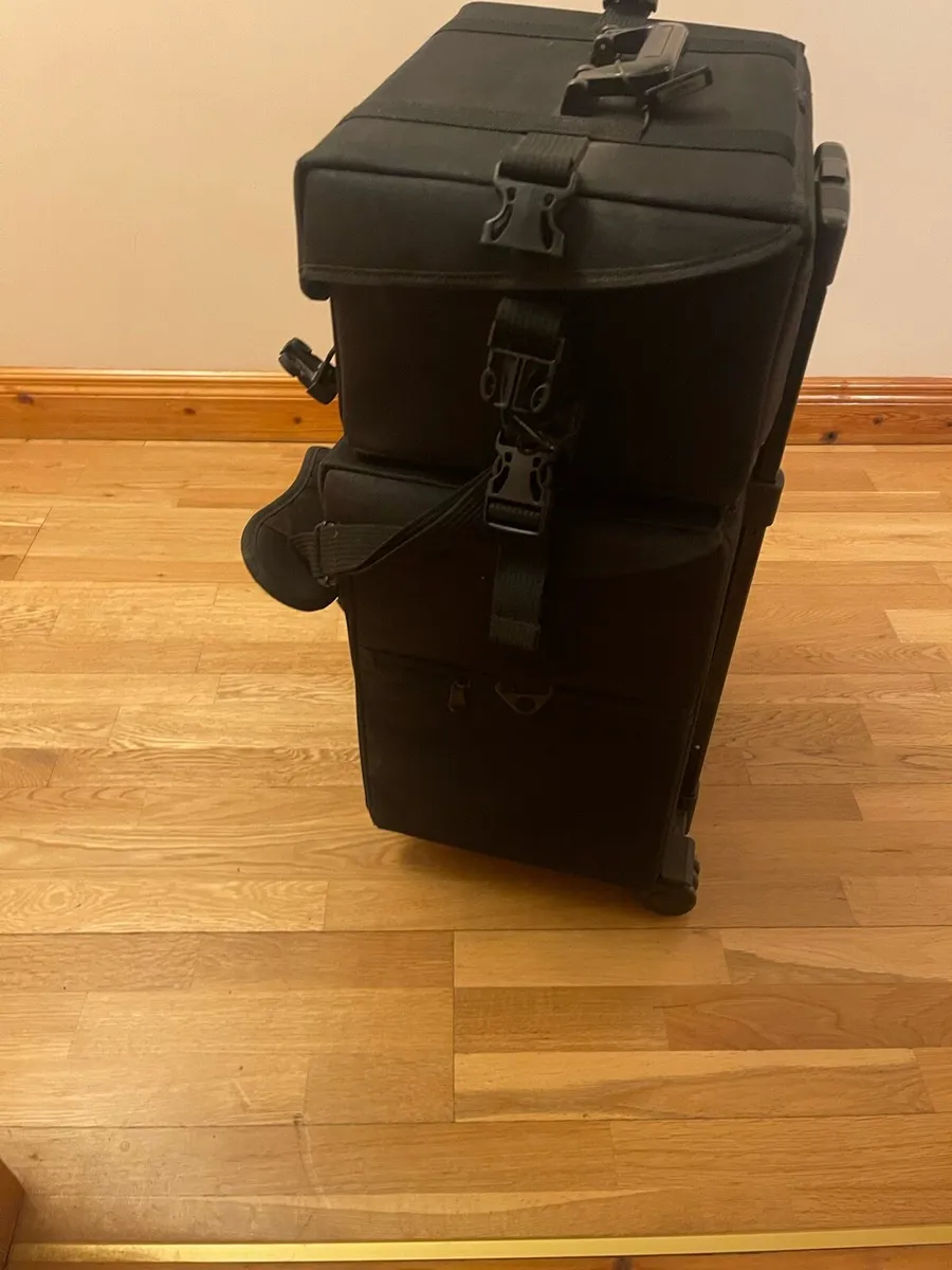 Inglot make up trolley - Image 3