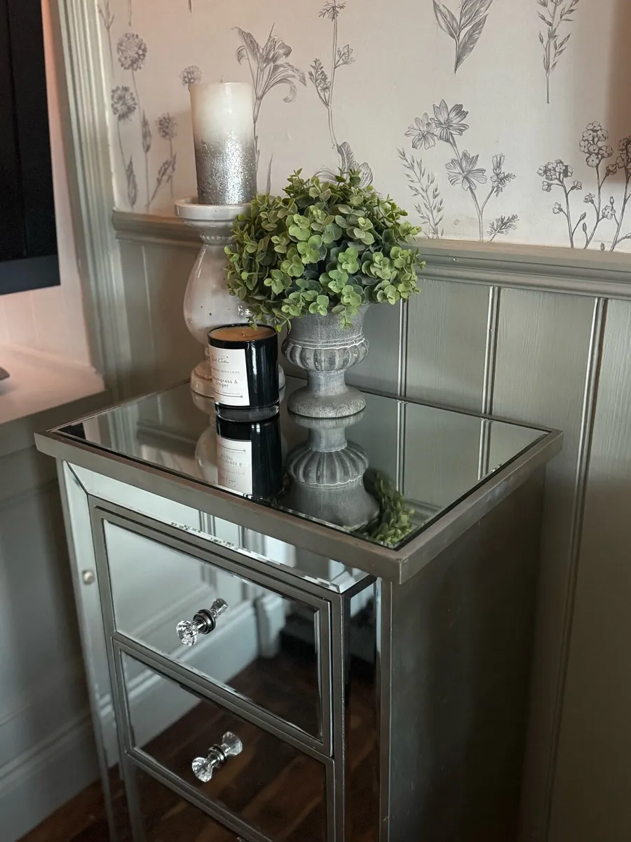 Bedside lockers mirrored - Image 1