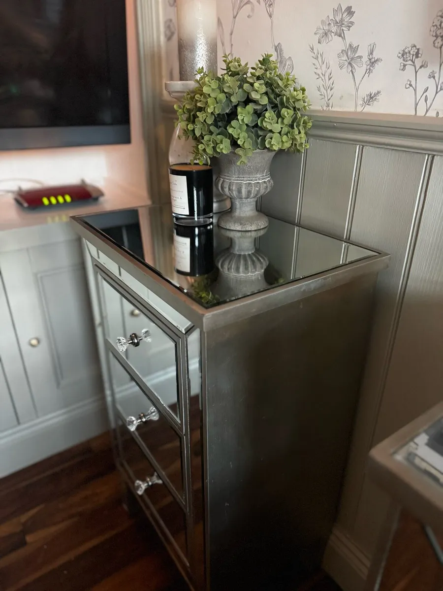 Bedside lockers mirrored - Image 3