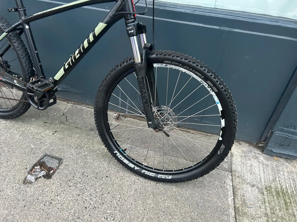 Giant Mbt bike ❗️Open 7 days of the week with - Image 4