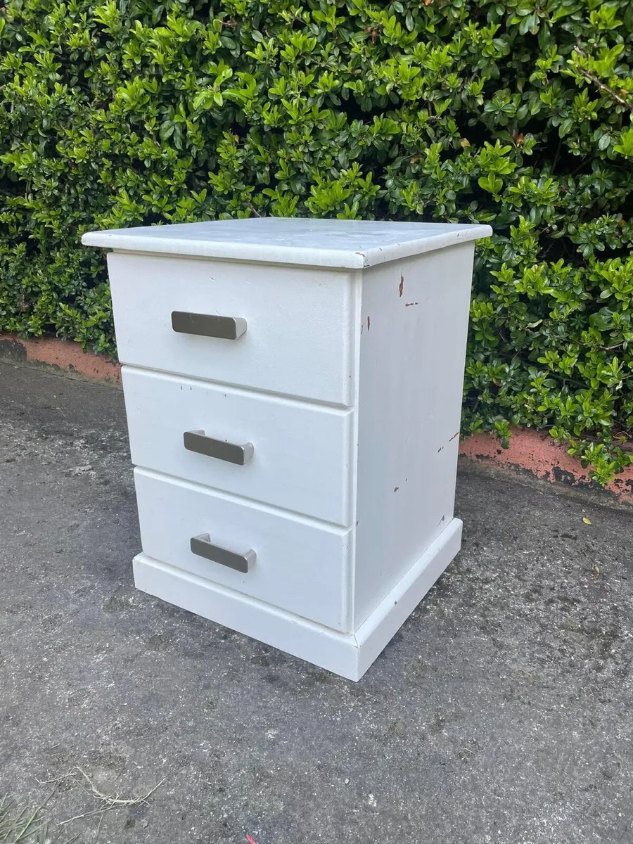 White pine bedside locker - Image 1