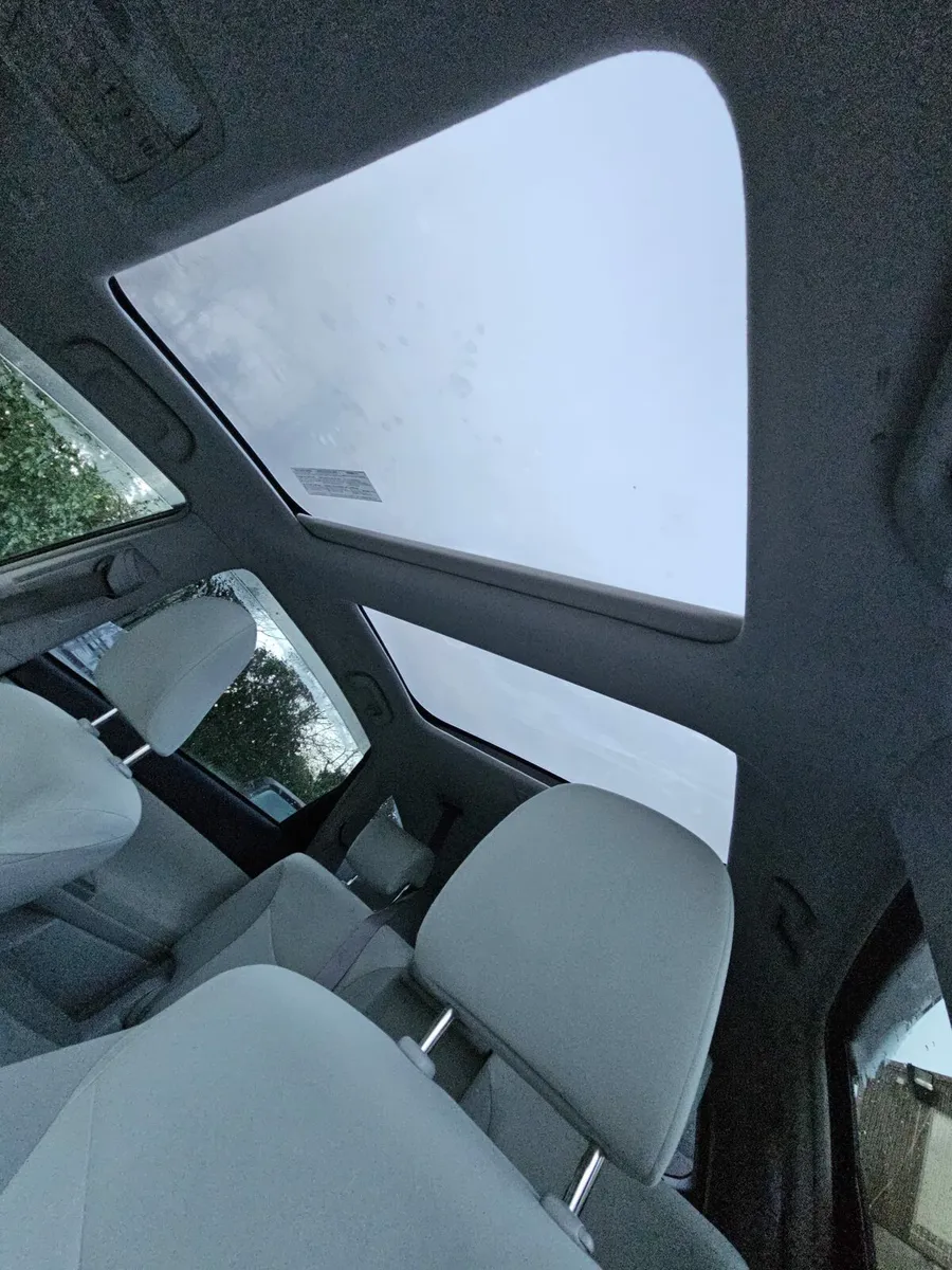 TOYOTA PRIUS alpha wagon HYBRID AUTOMATIC  €8,900 - Image 2