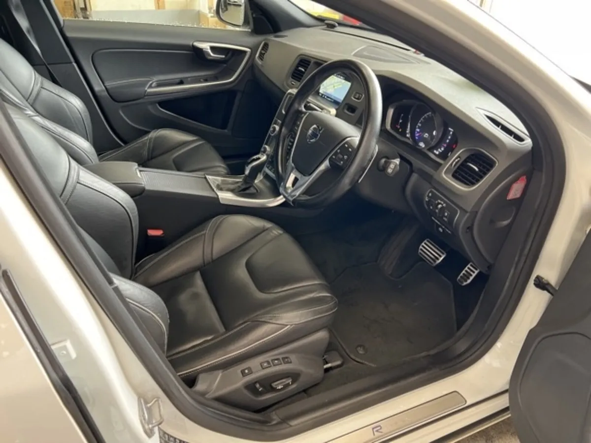 162 Volvo V60 D4 R-Design Auto • 115,000 km - Image 3