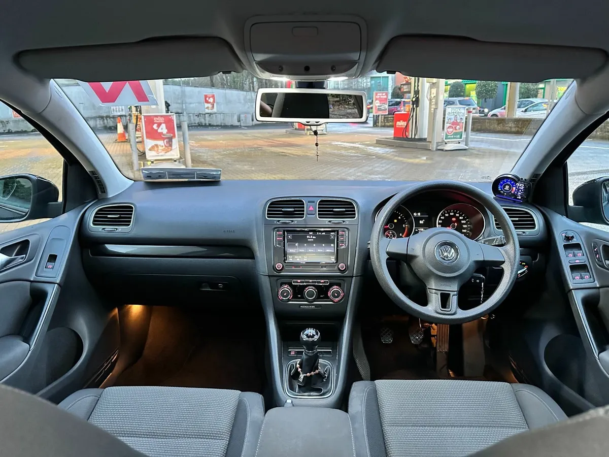 Volkswagen Golf 1.6 TDI Comfortline 2010 - Image 2
