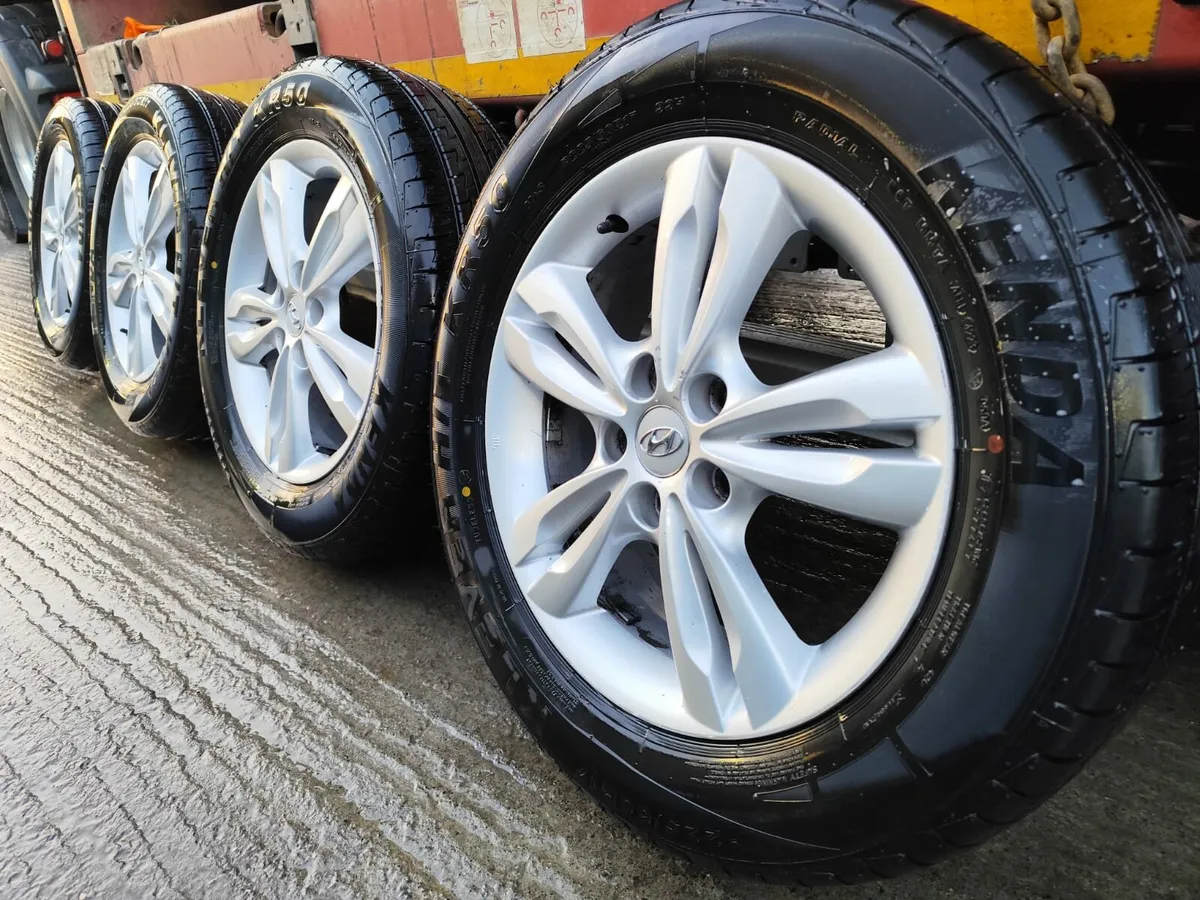 Hyundai alloy wheels - Image 1