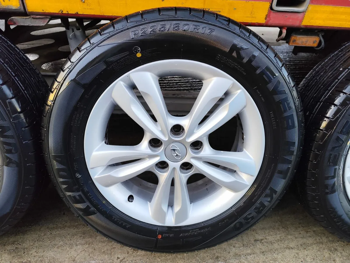 Hyundai alloy wheels - Image 3