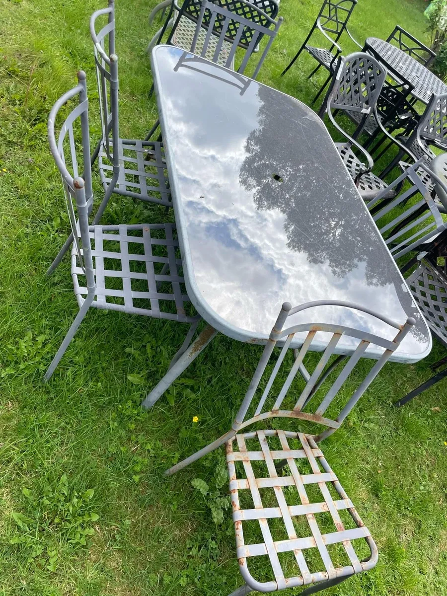 Garden table + 5 chairs - Image 1