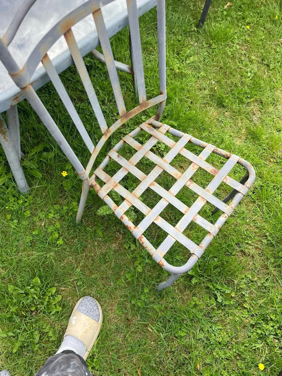 Garden table + 5 chairs - Image 4