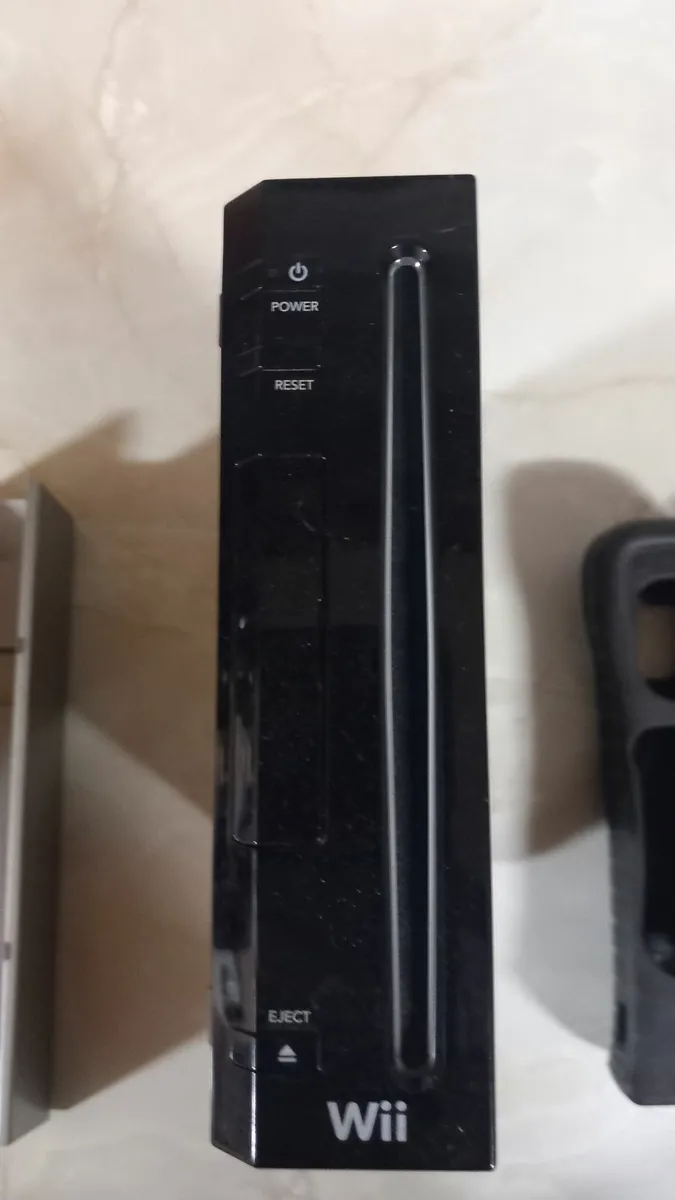 NINTENDO Wii Console and Game Bundle - Image 2