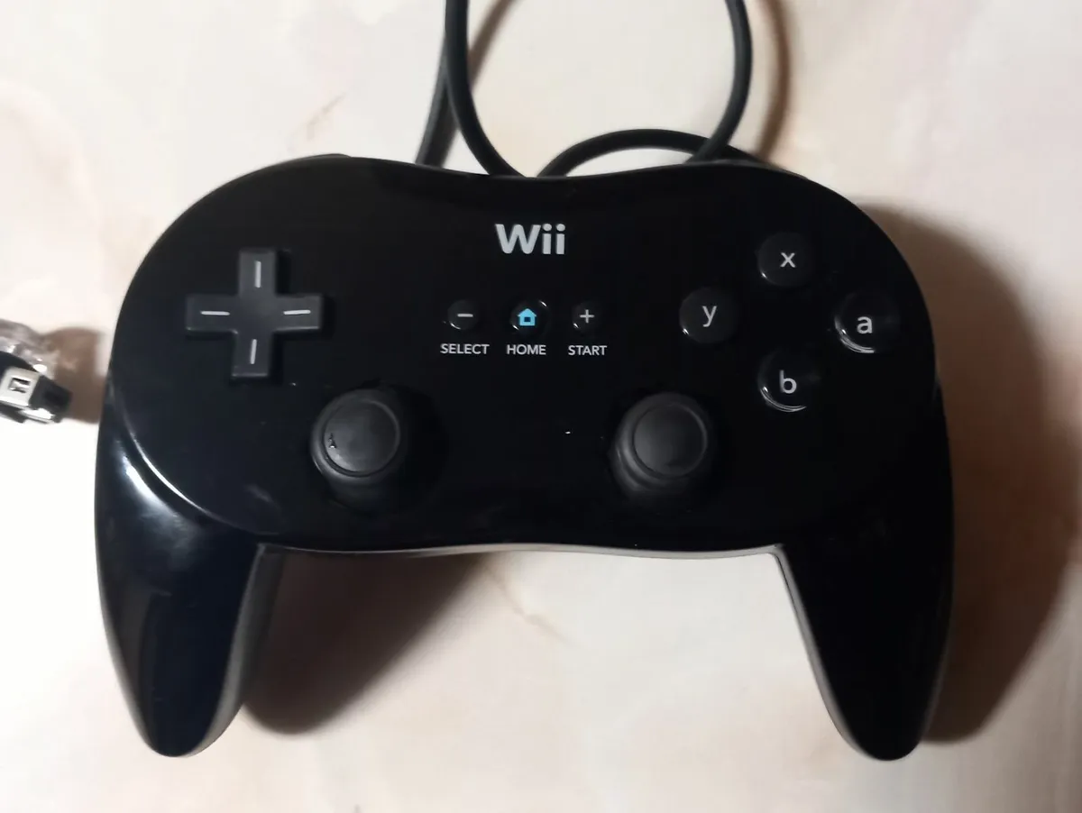 NINTENDO Wii Console and Game Bundle - Image 3