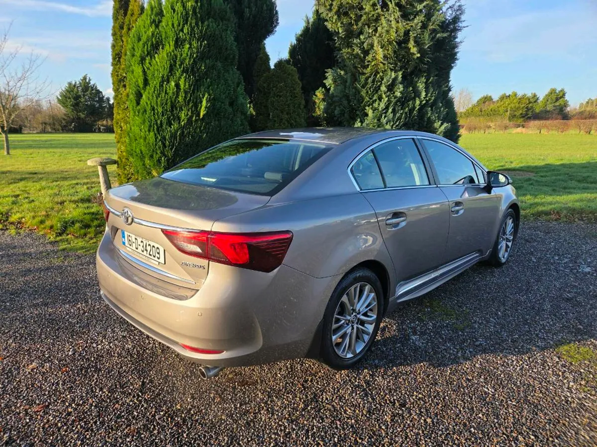 Very Low Mileage Toyota Avensis 2.0D4d Luna - Image 3