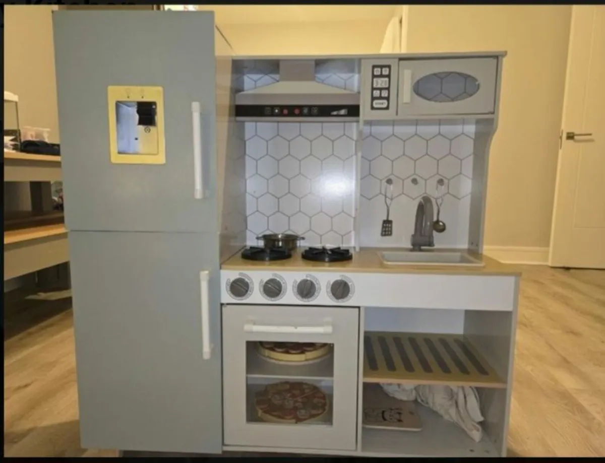 Toy Kitchen - Image 1