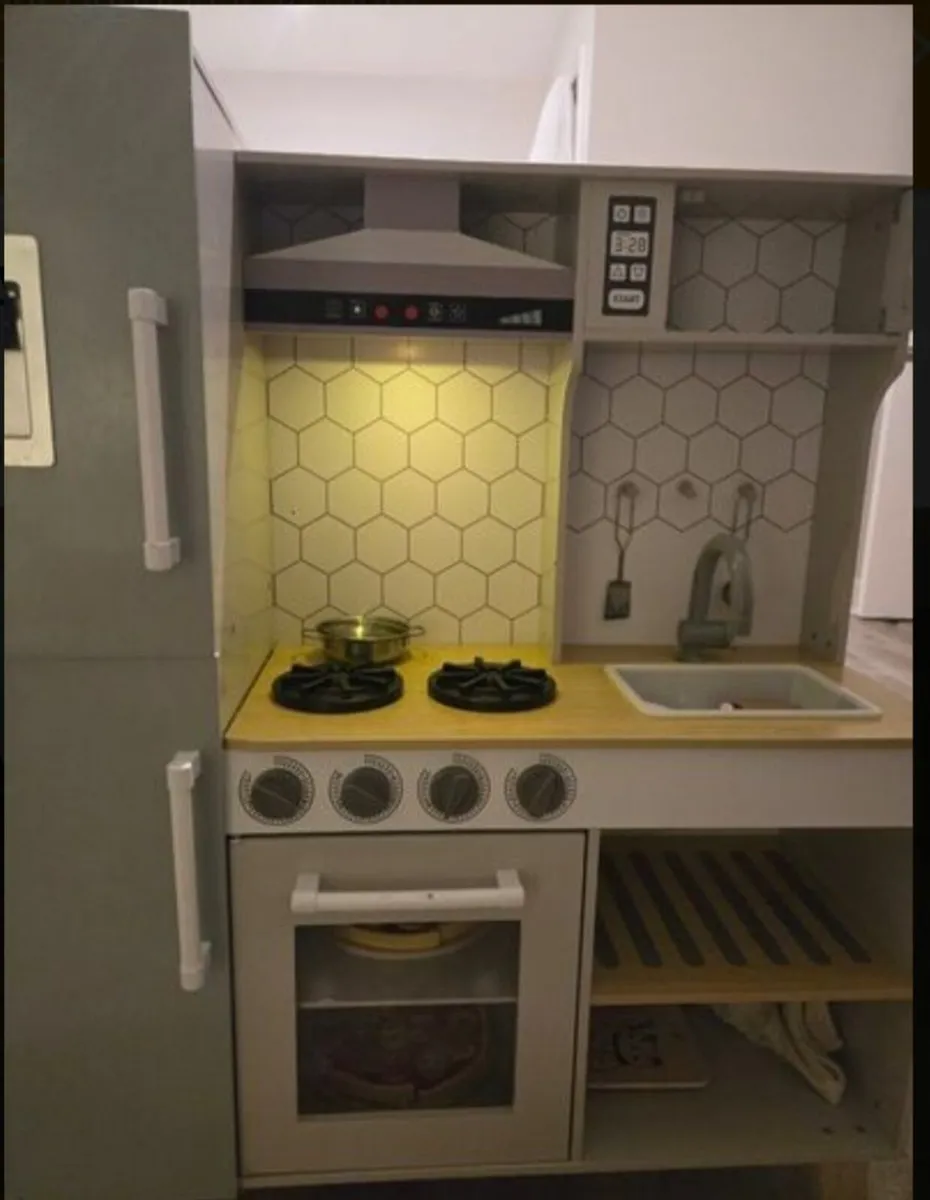 Toy Kitchen - Image 2