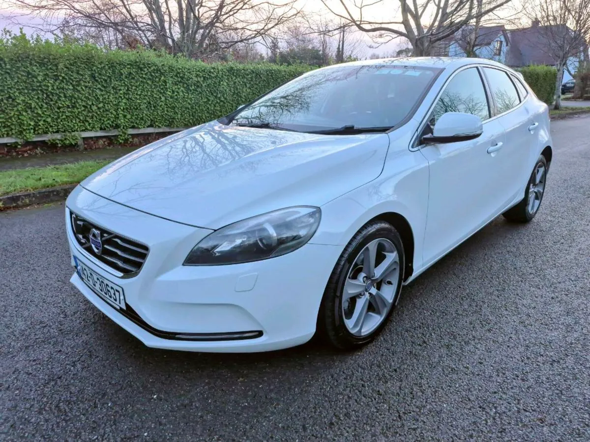 142 VOLVO V40- T4**AUTOMATIC**LOW MILEAGE**NEW NCT - Image 2