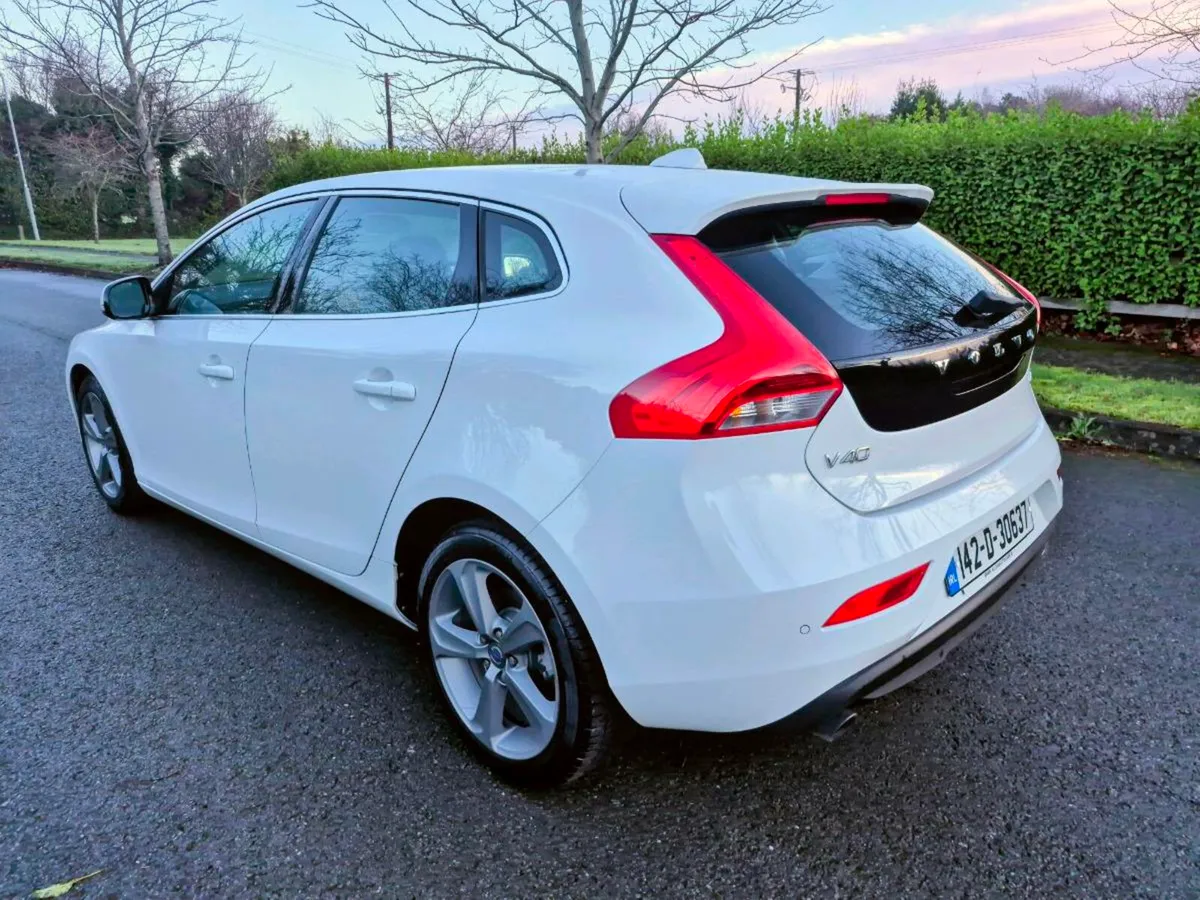 142 VOLVO V40- T4**AUTOMATIC**LOW MILEAGE**NEW NCT - Image 3