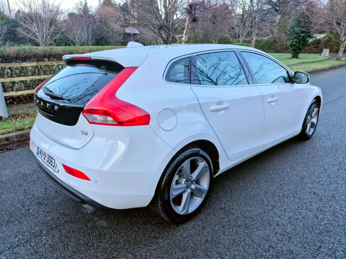 142 VOLVO V40- T4**AUTOMATIC**LOW MILEAGE**NEW NCT - Image 4