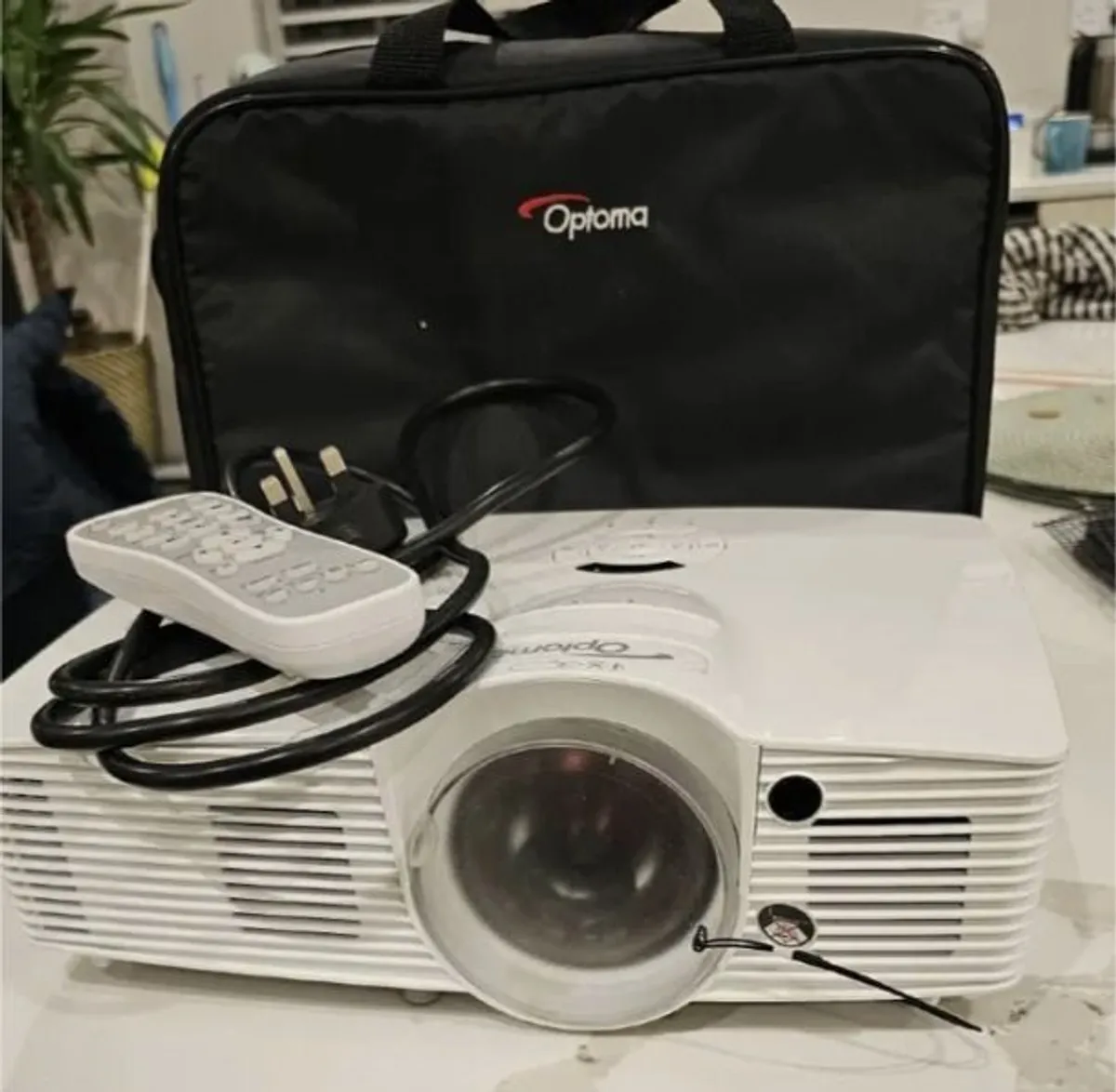 Projector: Optoma GT1080 Darbee (2019) - Image 1