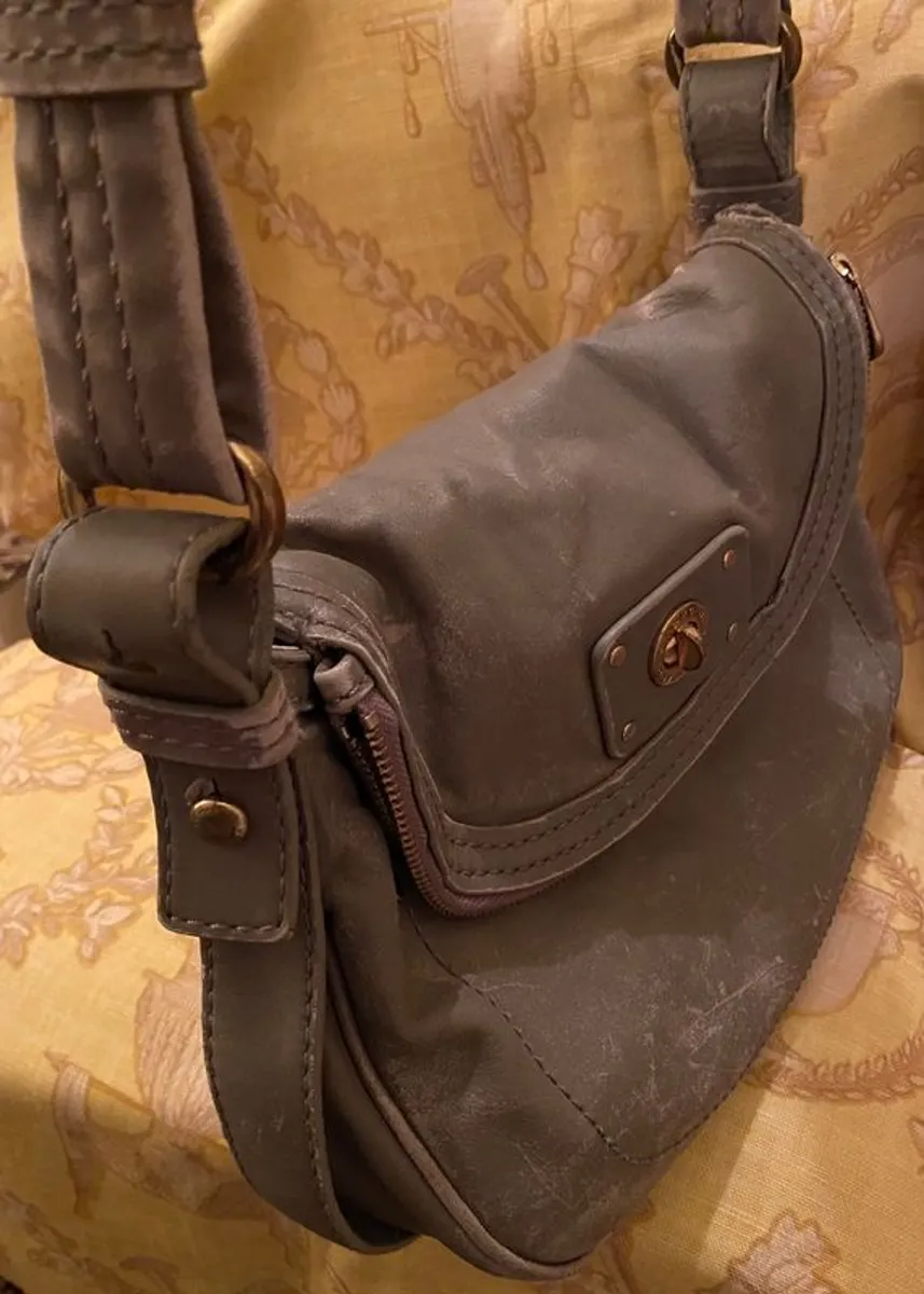 Designer MARC JACOBS Boho Leather Crossbody - Priced to Clear 90% Discount - Image 4