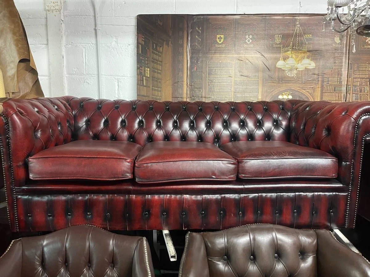 Original Chesterfield sofa 🎄🎄🎄 - Image 4