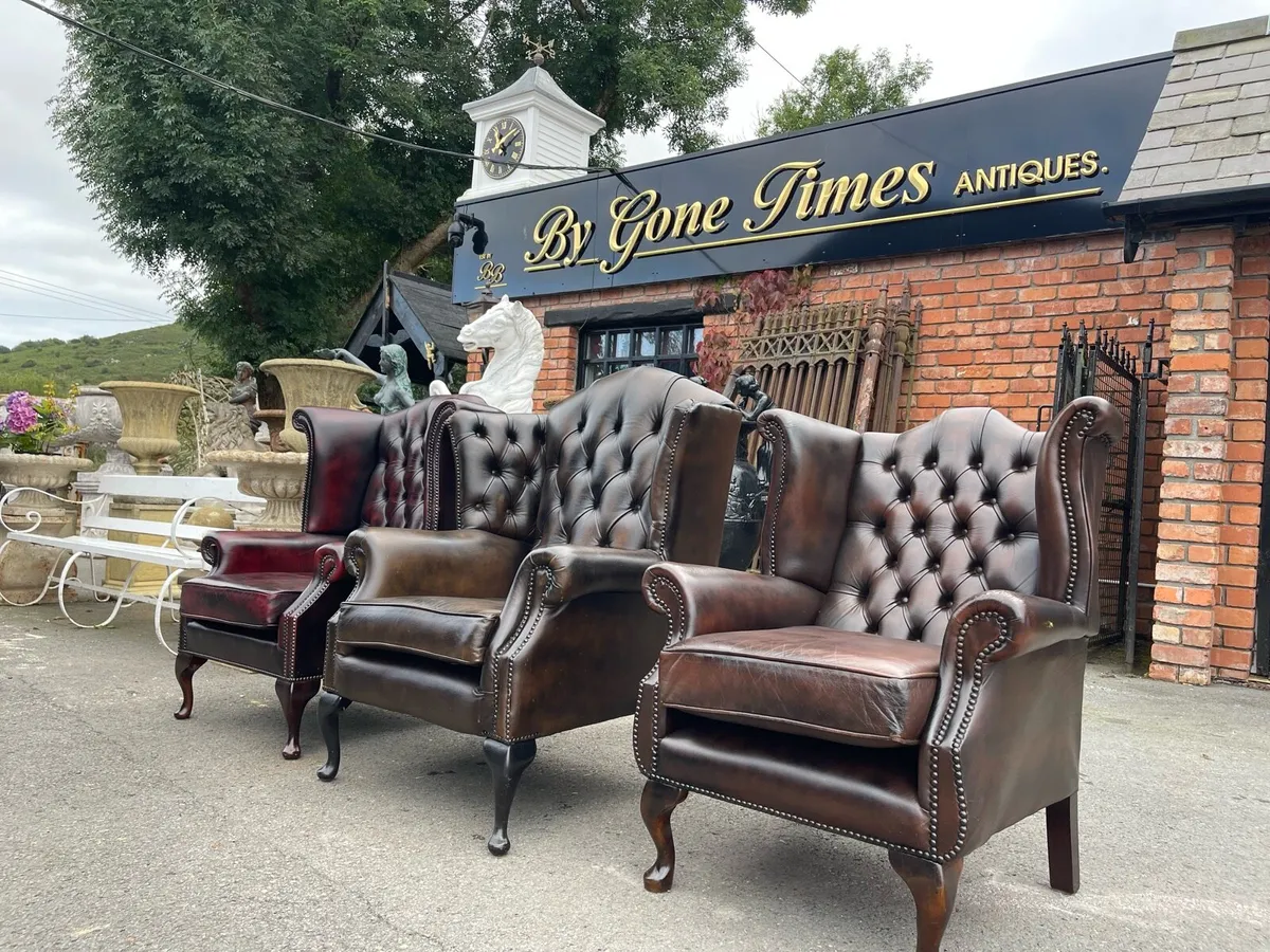 Antique chesterfield chairs 🎄🎄🎄 - Image 4