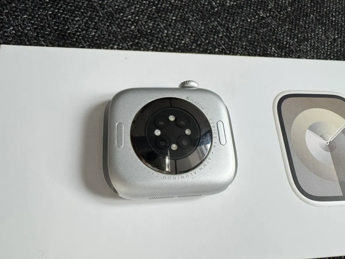 Apple Watch Series 10 42mm GPS, Silver - Image 2