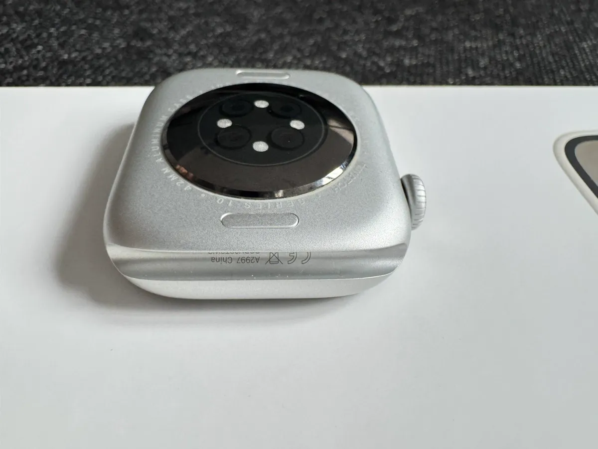 Apple Watch Series 10 42mm GPS, Silver - Image 4