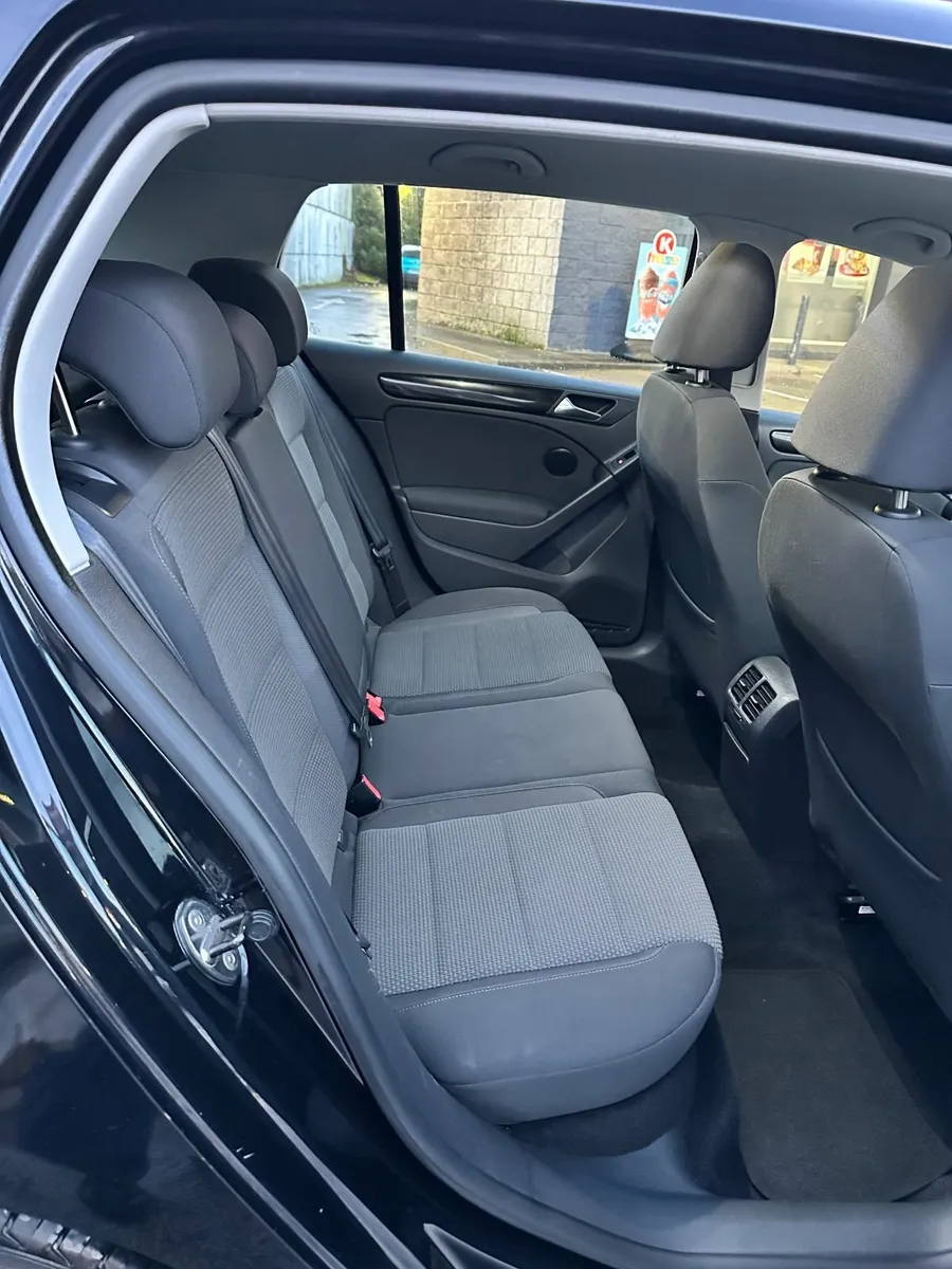 Volkswagen Golf 1.6 TDI Comfortline 2010 - Image 4