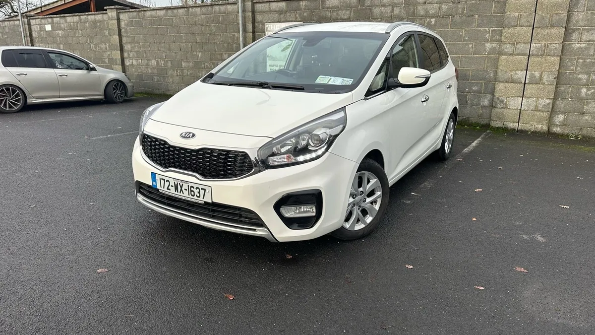 KIA Carens - Image 1