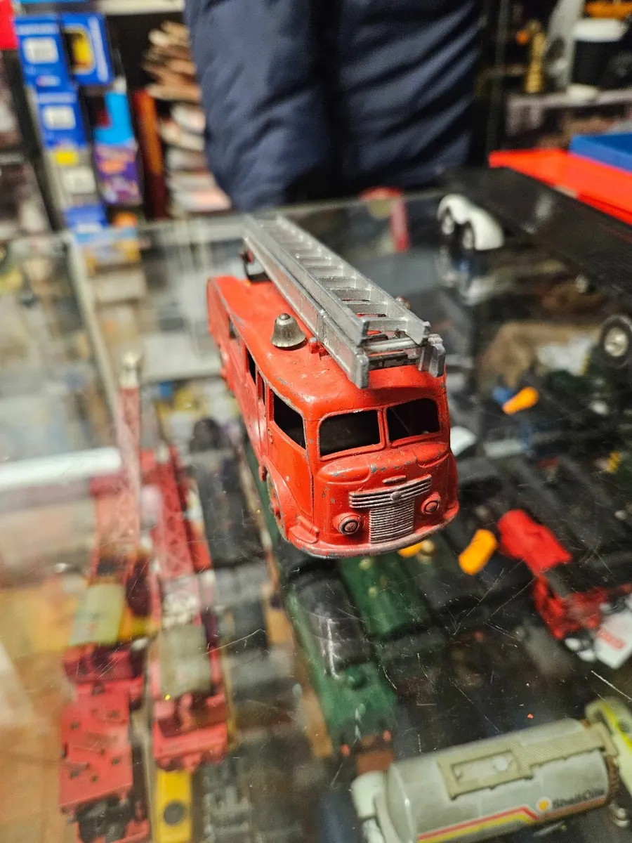 Dinky 1950's Fire Engine - Image 3