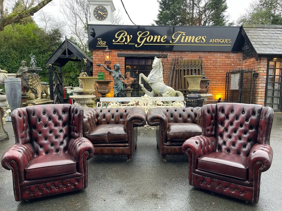 Oxblood chesterfield matching chairs 🎄 - Image 4