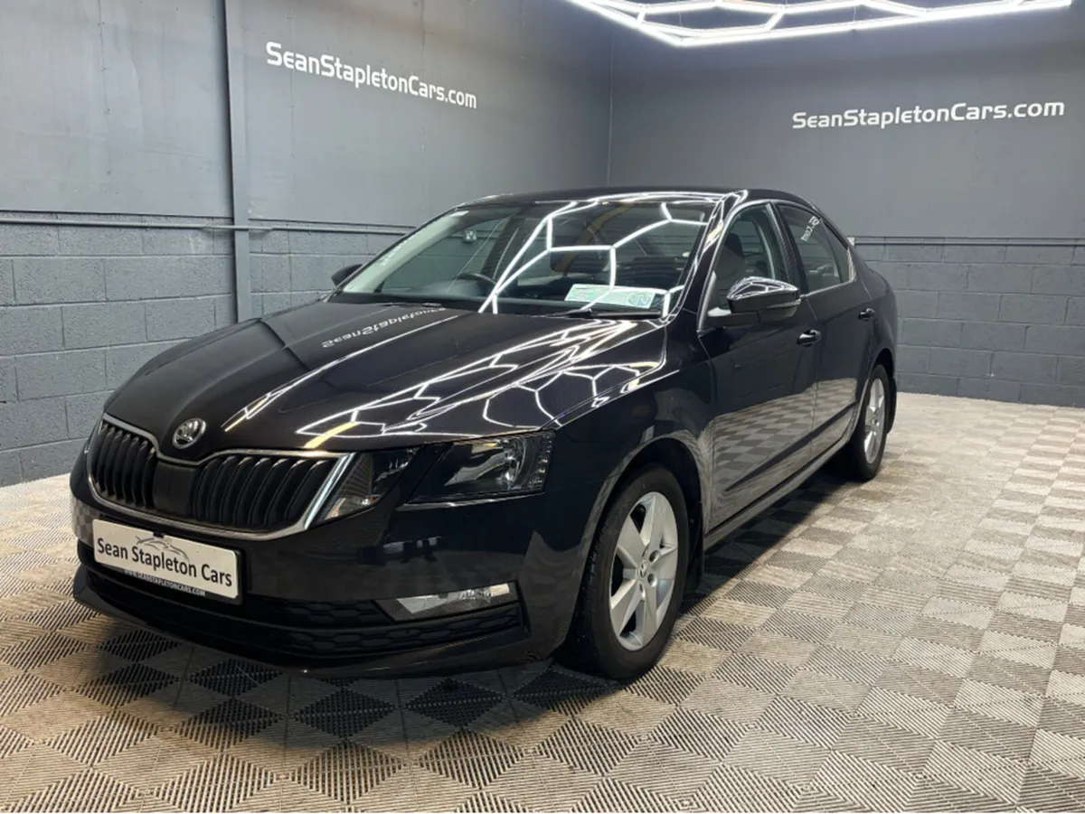 Skoda Octavia AMBITION 1.6 TDI 115HP DSG 4 4DR AUT - Image 1
