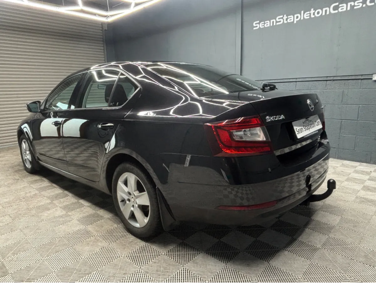 Skoda Octavia AMBITION 1.6 TDI 115HP DSG 4 4DR AUT - Image 2