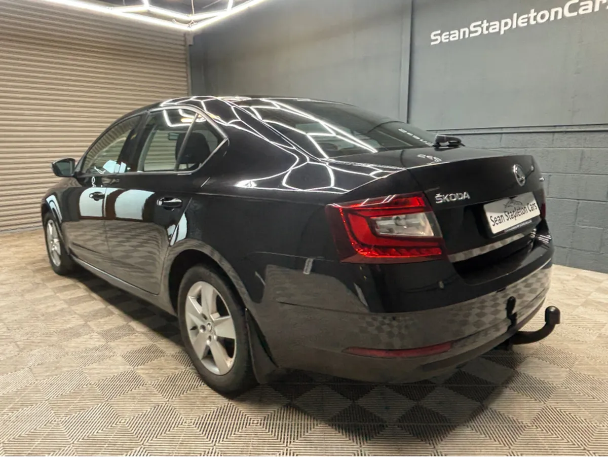 Skoda Octavia AMBITION 1.6 TDI 115HP DSG 4 4DR AUT - Image 3