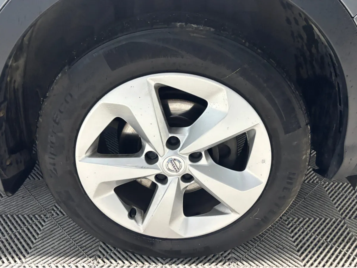 Nissan Qashqai 1.5 SV 18 4DR - Image 4