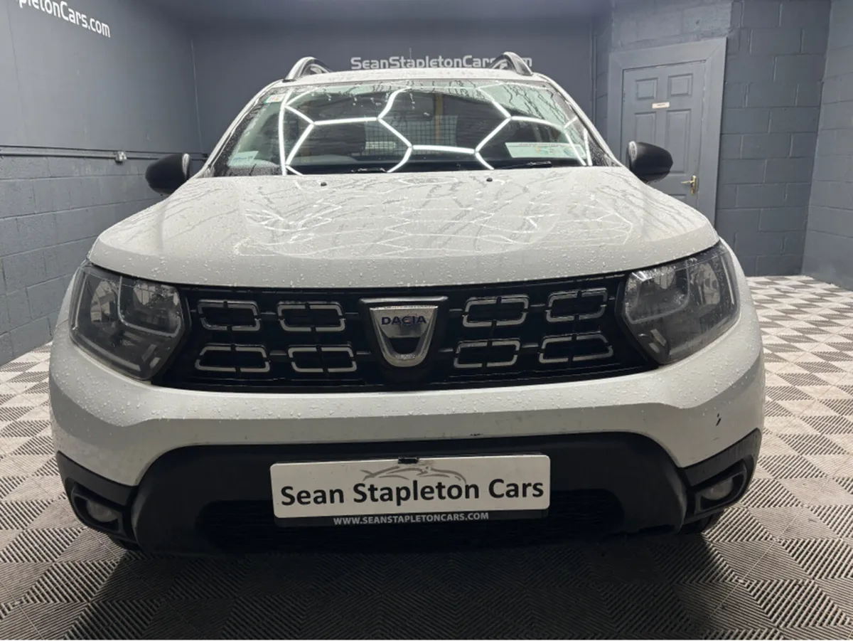 Dacia Duster ESSENTIAL 115 BHP 4 WHEEL DRIVE - Image 2