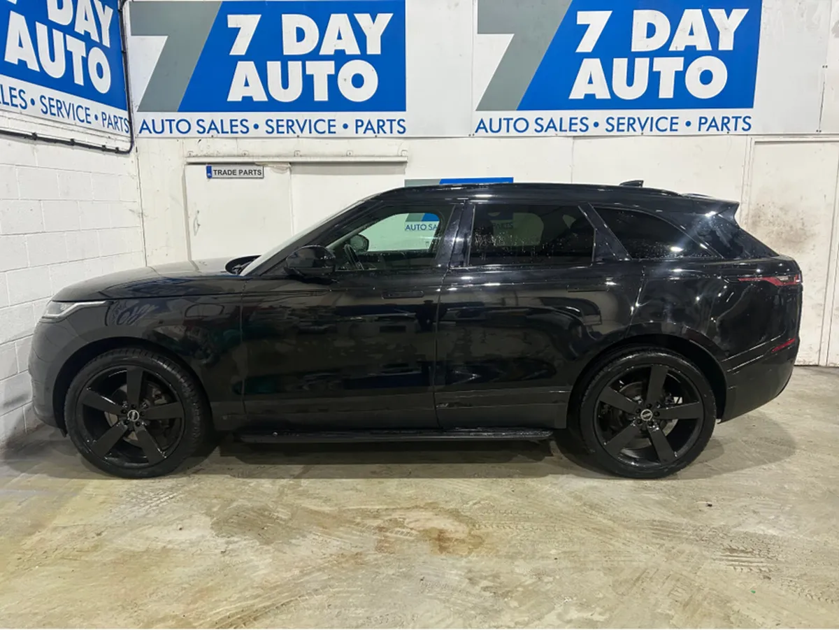 Land Rover Range Rover Velar New Model 2.0 D  AUTO - Image 4