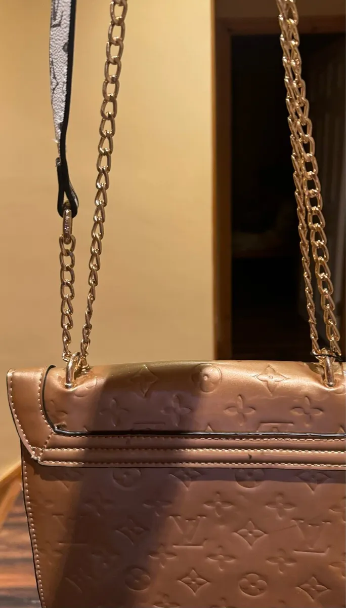 Brand new lv adjustable bag - Image 3