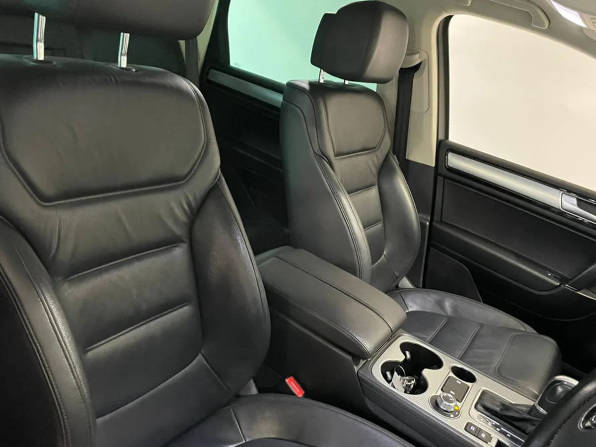 Volkswagen Touareg CV 3.0 TDI 262B 262BHP V6 5DR A - Image 3