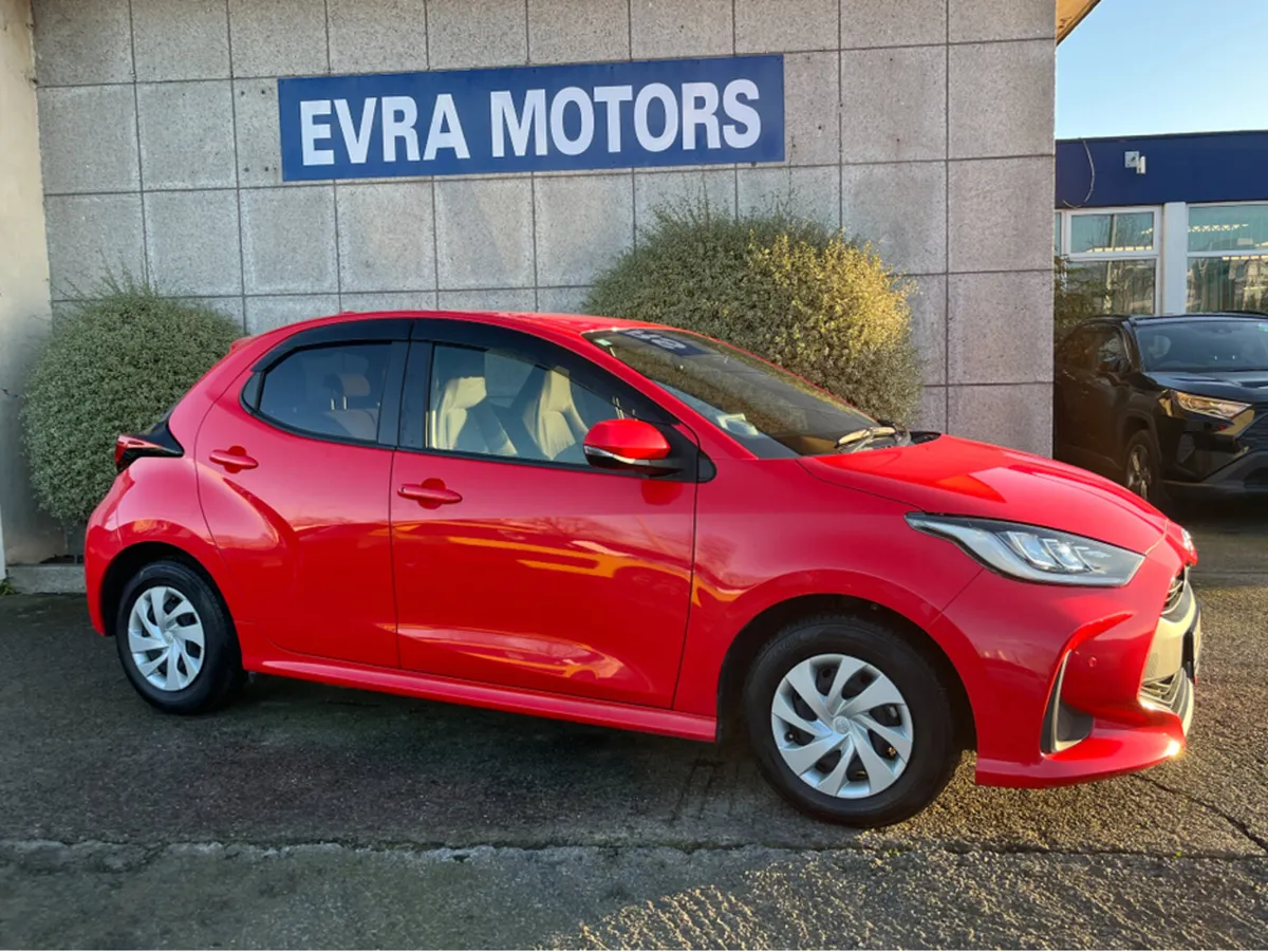 Toyota Yaris G AUTOMATIC HYBRID 1.5 PETROL //REVER - Image 3