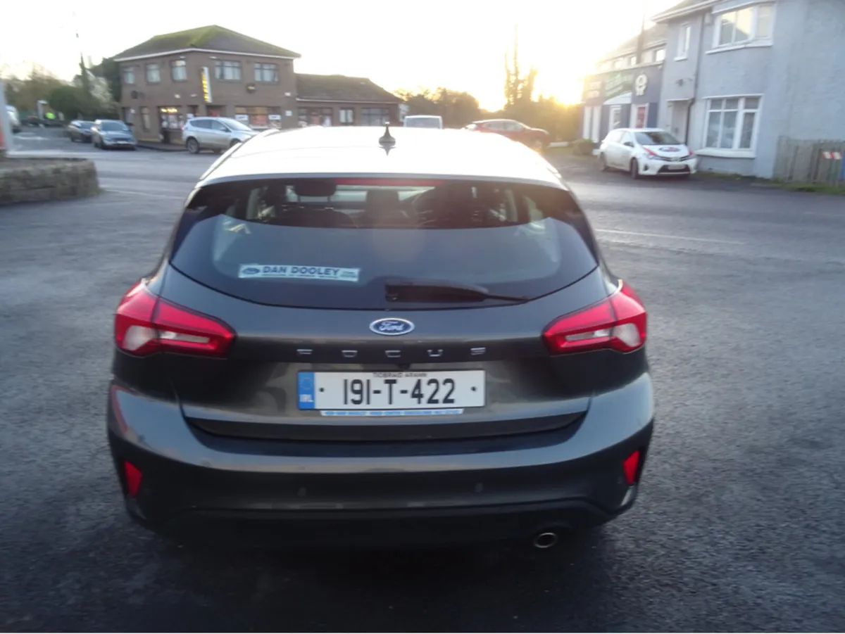 Ford Focus TITANIUM 1.5 TDCI 125PS 6 5DR 6SPEED - Image 4