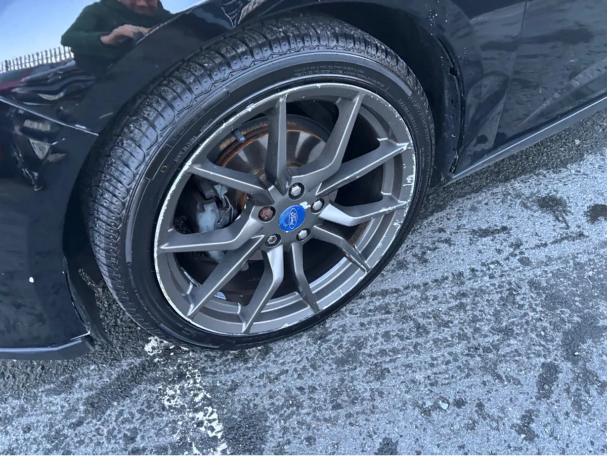 Ford Focus TITANIUM 1.5 TD 95PS 6SPEED 4DR - Image 2