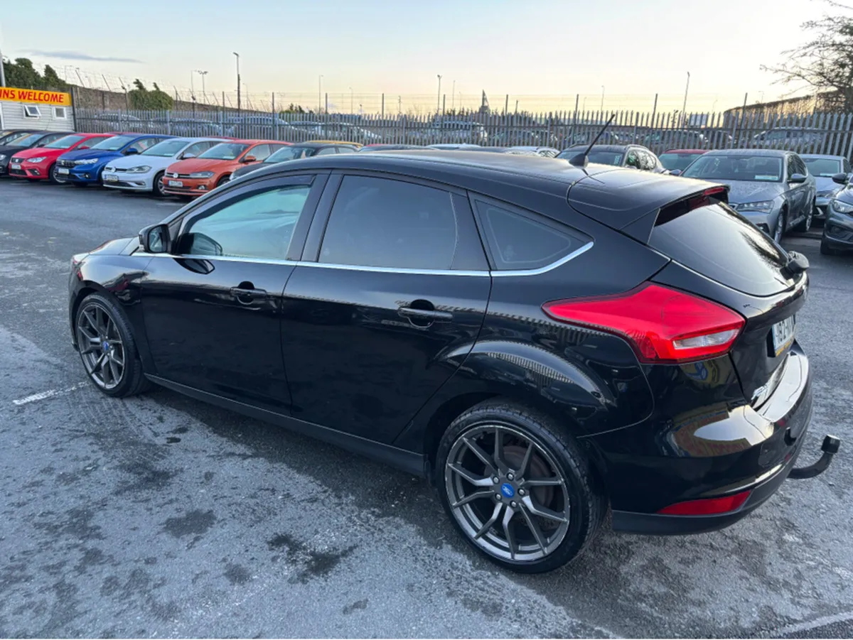 Ford Focus TITANIUM 1.5 TD 95PS 6SPEED 4DR - Image 4