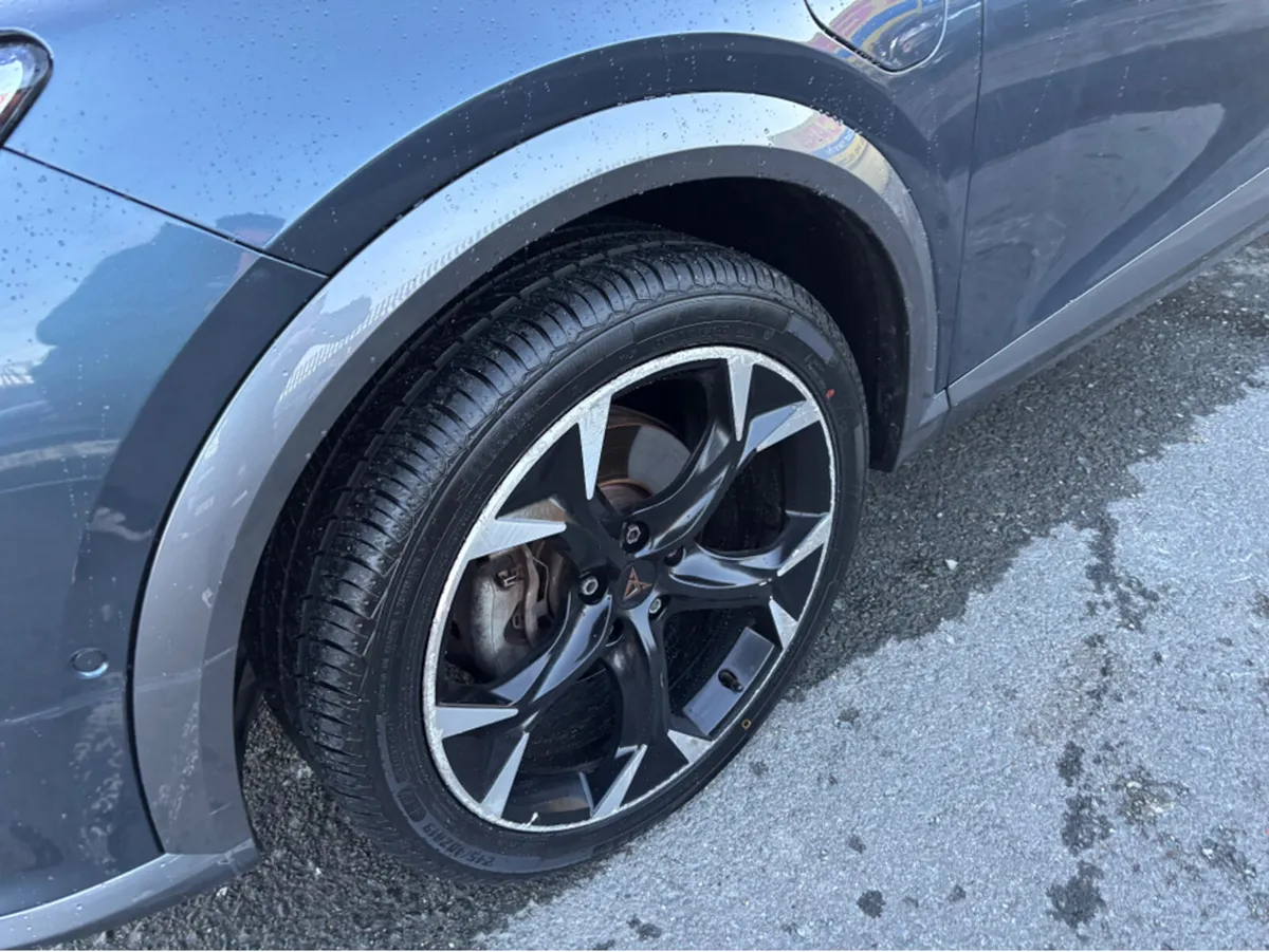 Cupra Formentor E-HYBRID 2 Auto - Image 4