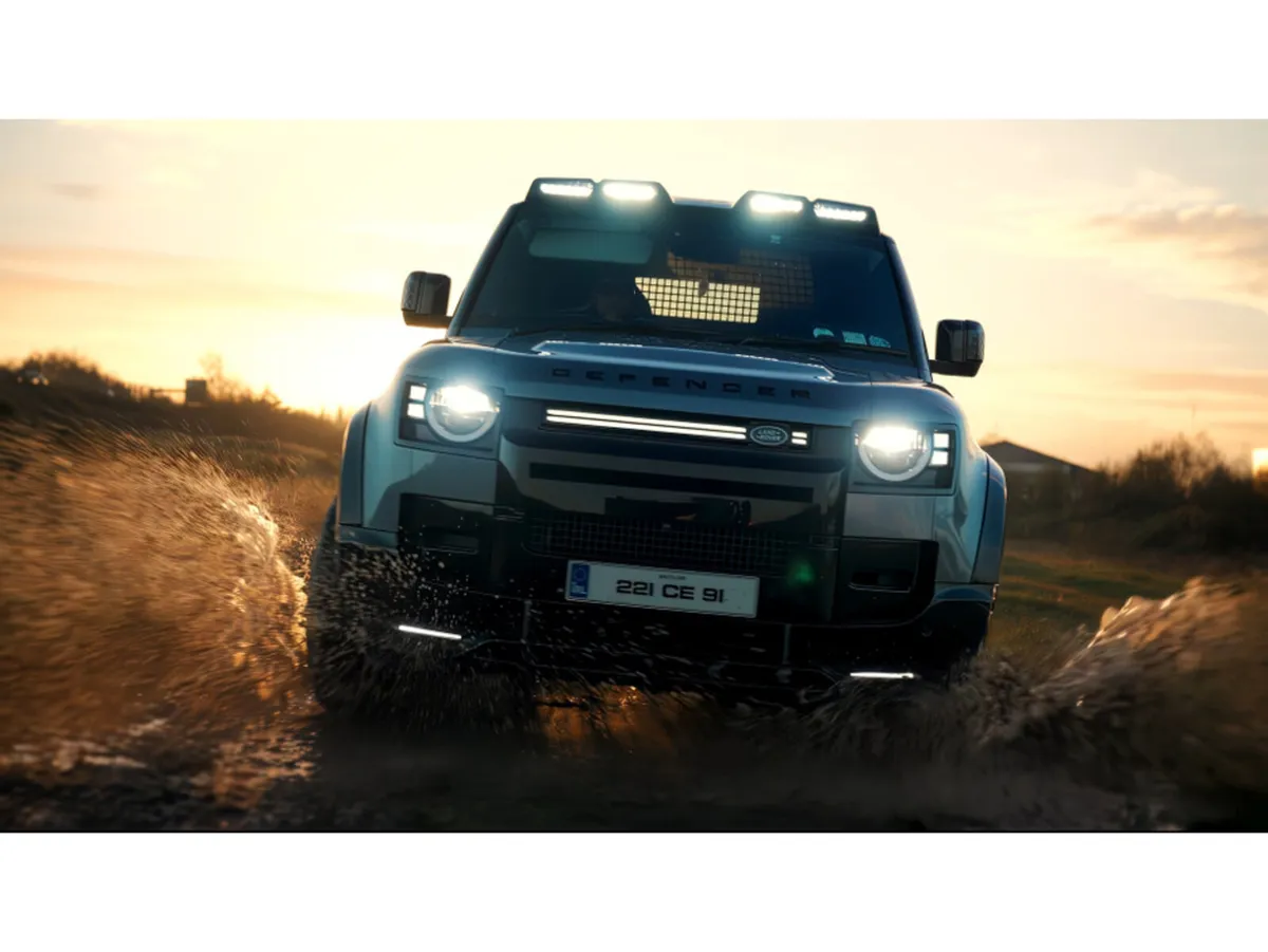 Land Rover Defender 110 3.0D HARD TOP S 3 SEATER - Image 4